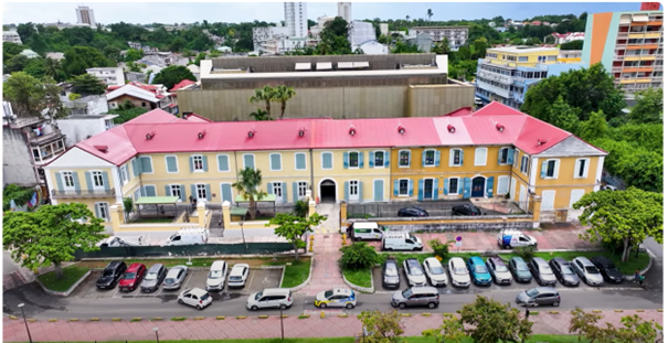 Chantier courant fort réalisé par EGER Guadeloupe à la sous-préfecture de Pointe-à-Pitre.